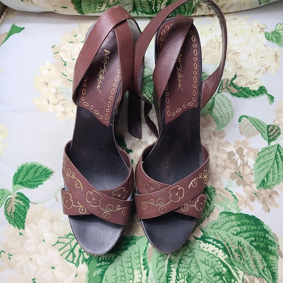 Betsey Johnson vintage y2k boho gold floral painted wood platform wedge sandals! - Picture 12 of 16